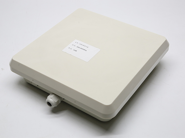 5G 雙極化板型天線